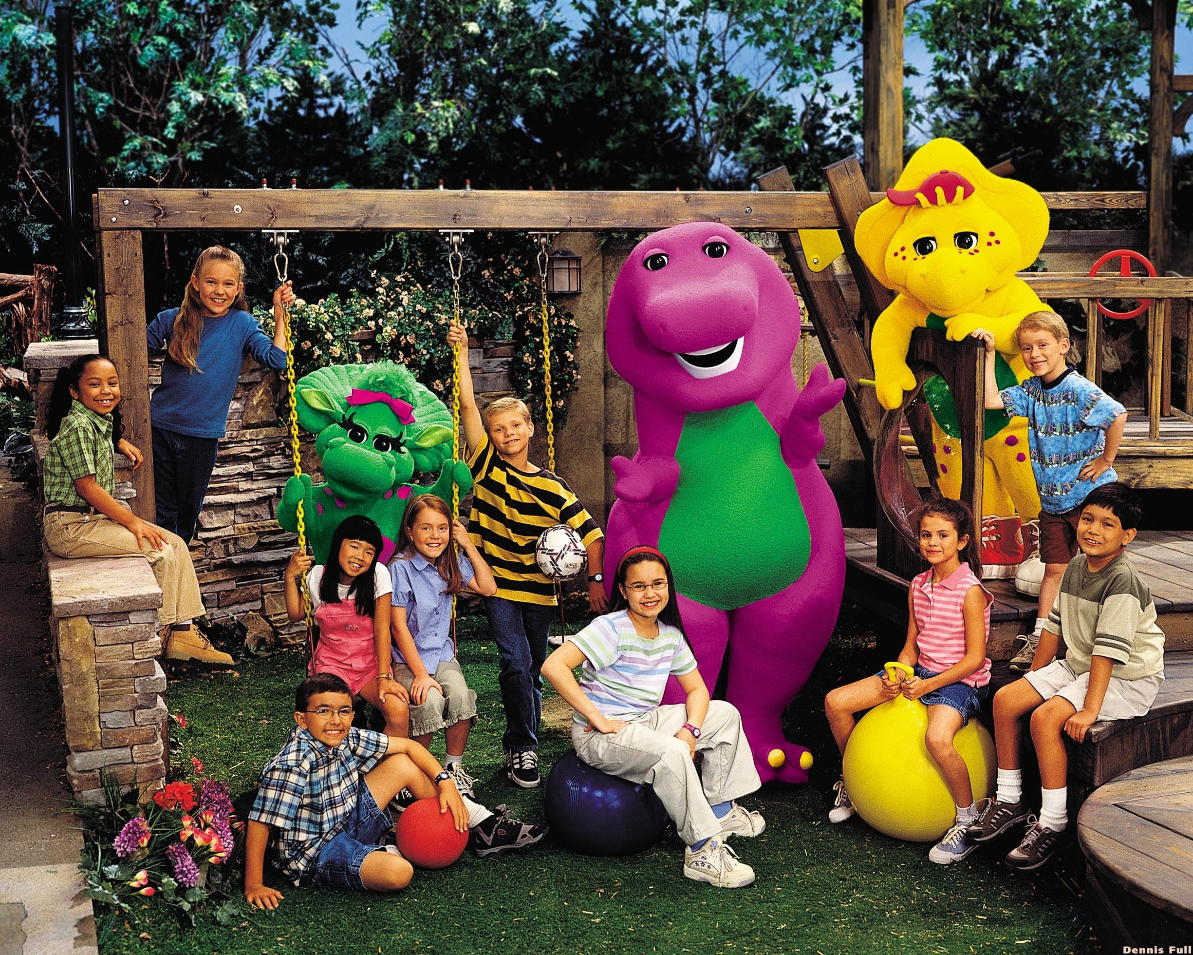 Barney & friends play ball